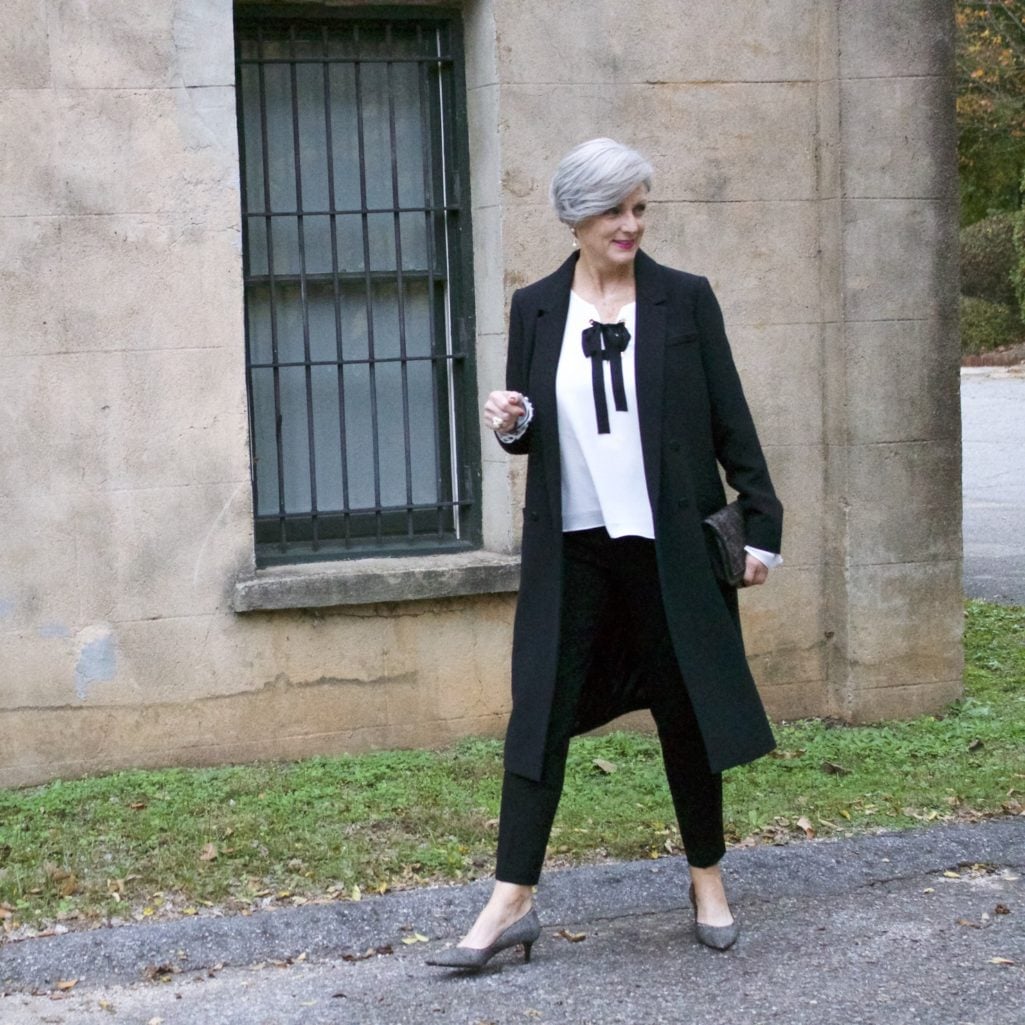 how to dress for a holiday party