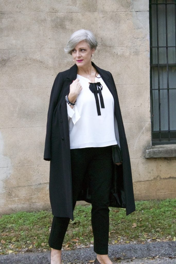 how to dress for a holiday party