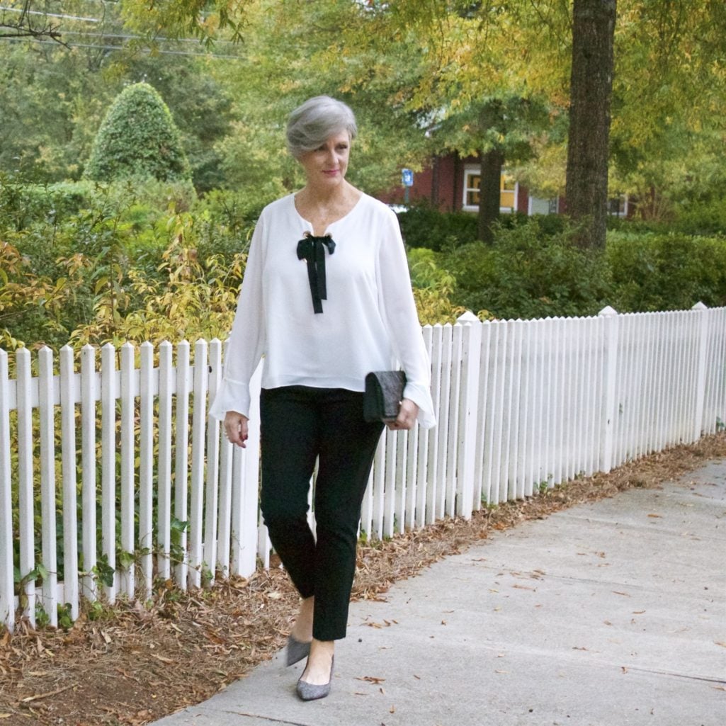 how to dress for a holiday party