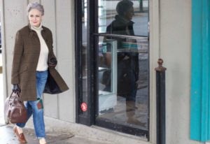 how to wear distressed jeans