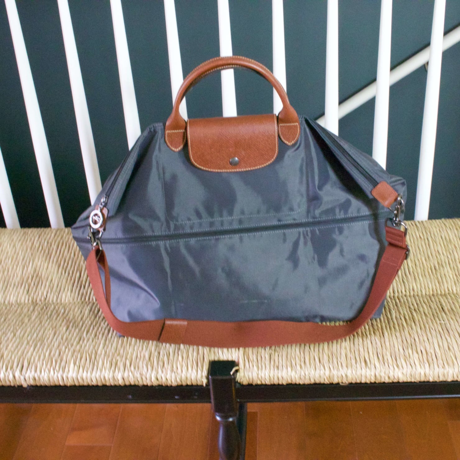 longchamp 21" expandable tote