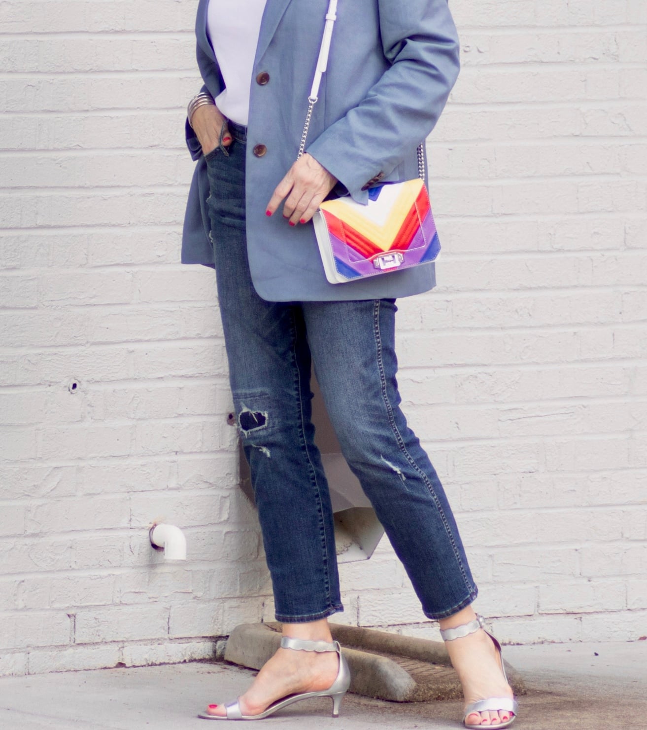 blue linen blazer, white tee, and blue jeans