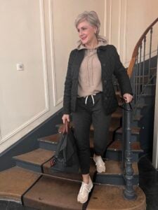 5 Comfortable and Stylish Airport Travel Outfits