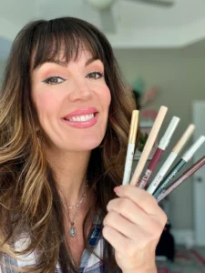 7 Eyeliner Tips for Aging Eyes: Products & Techniques for a Youthful Look