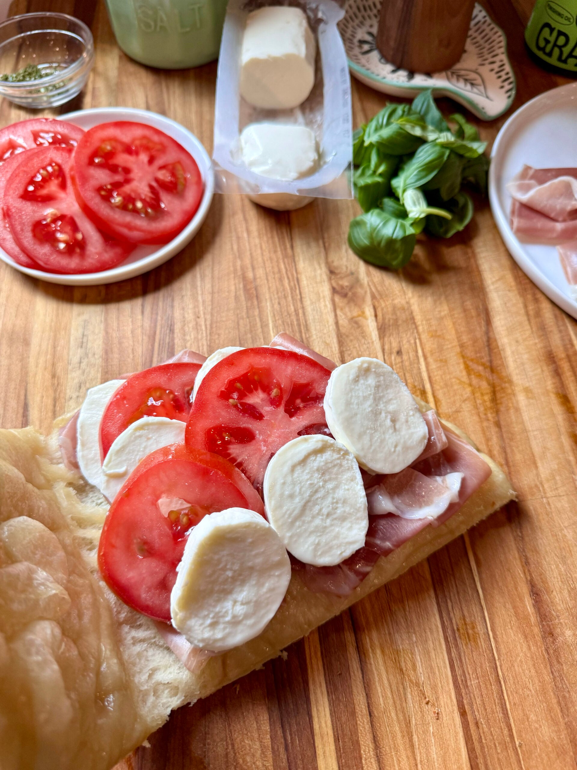tomato and mozzarella slices