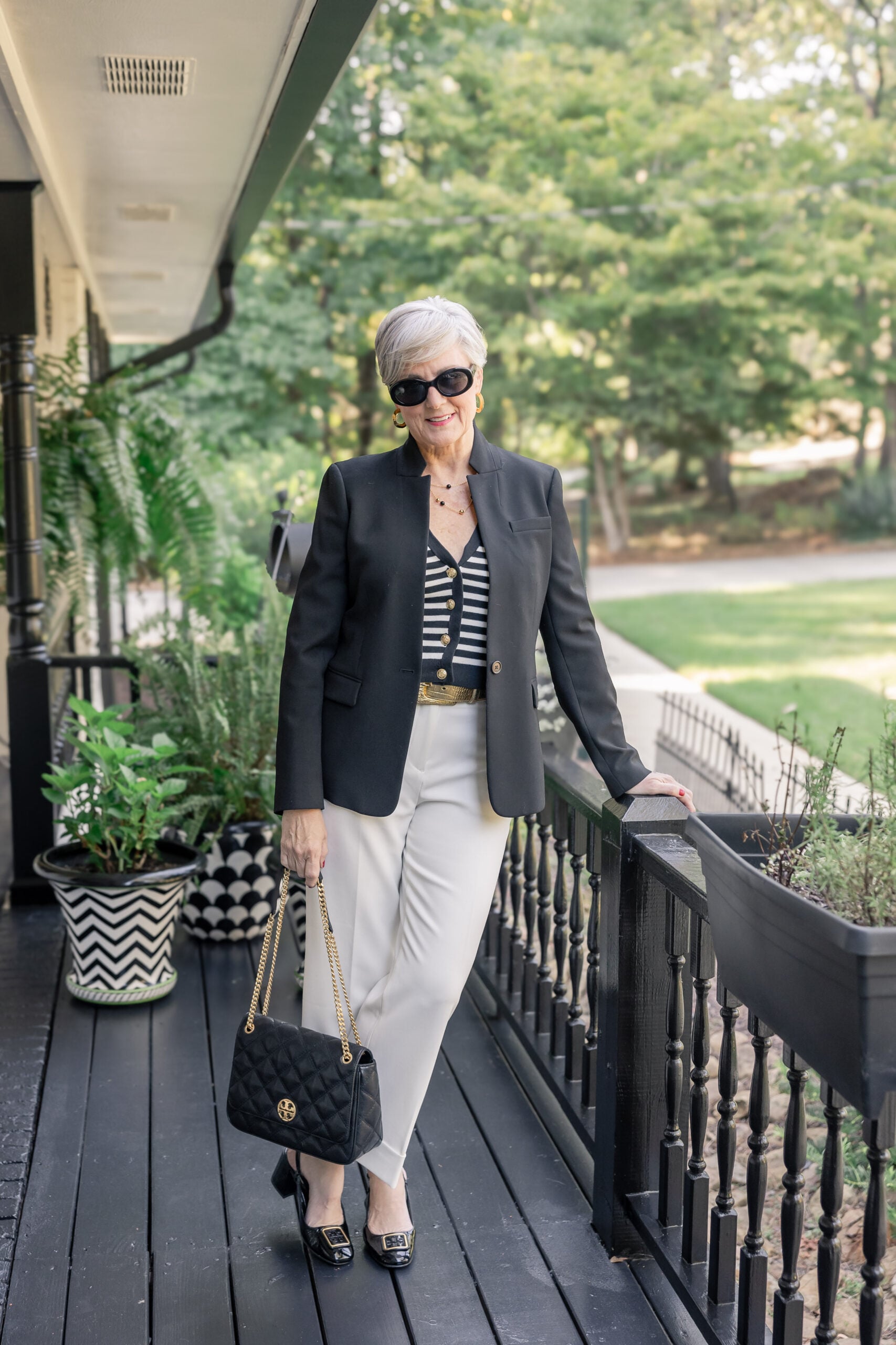 timeless Black and White Outfits