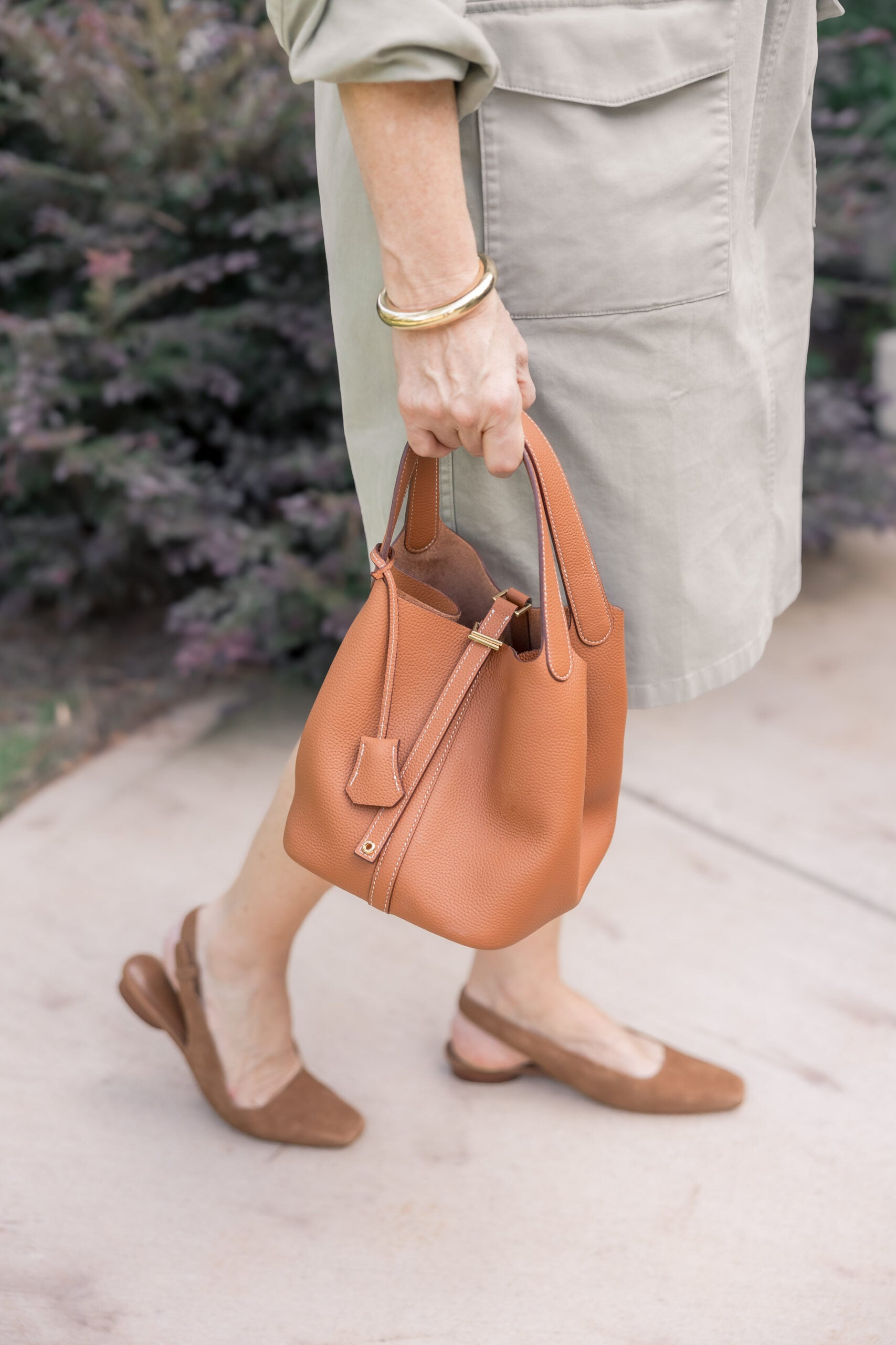 tan bucket bag