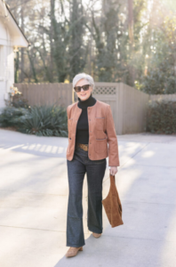 The Power of a Good Belt: 4 Ways to Wear One That’ll Transform Your Outfits! 👗✨